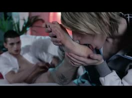 Twinks love feet and fucking